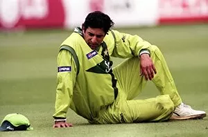 Images Dated 8th June 1999: A dejected looking Wasim Akrim June 1999 as his Pakistan side lose to India