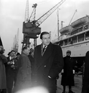 The departure of Sir Anthony Eden and Lady Eden on the New Zealand line ship Rangitata The departure of Sir Anthony Eden and Lady Eden on the New Zealand line ship Rangitata