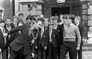 Deramore School Pupils Visit Belfast City Hall. On the ball with pupils of Deramore Deramore School Pupils Visit Belfast City Hall. On the ball with pupils of Deramore