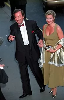 Images Dated 12th July 1993: DES O CONNOR AND HIS GIRLFRIEND JAY RUFER AT PREMIERE OF SUNSET BOULEVARD -93 / 7400