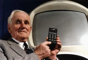 Desmond Llewelyn Actor Q in the James Bond films with a new video Controller Desmond Llewelyn Actor Q in the James Bond films with a new video Controller