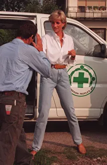 Mirror/0100to0199 00153/diana princess wales makes day visit bosnia Mirror/0100to0199 00153/diana princess wales makes day visit bosnia