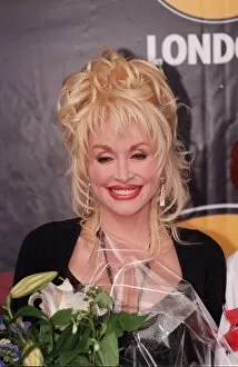 Images Dated 17th September 1998: Dolly Parton Actress / Singer September 98 At the Hard Rock Cafe in London to promote