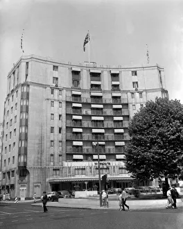 The Dorchester Hotel, Park Lane, London July 1961. W1K 1QA *** The Dorchester Hotel, Park Lane, London July 1961. W1K 1QA ***