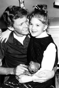 Drew Barrymore actress aged seven star in the film E.T with co star Robert McNaughton Drew Barrymore actress aged seven star in the film E.T with co star Robert McNaughton
