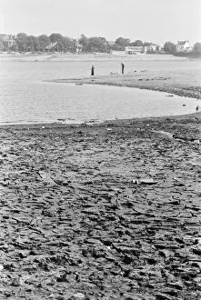 Images Dated 9th August 1976: Dried out Edgbaston reservoir in Birmingham during the summer heatwave of 1976