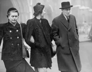 Duchess of Westminster Loelia Mary Grosvenor (center) third wife of The 2nd Duke of Duchess of Westminster Loelia Mary Grosvenor (center) third wife of The 2nd Duke of