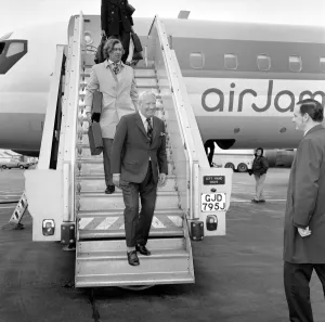 Edward Heath: Edward Heath arrives at Heathrow Airport today. January 1975 75-00232-001 Edward Heath: Edward Heath arrives at Heathrow Airport today. January 1975 75-00232-001