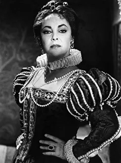 Elizabeth Taylor Actress as Mary Queen Of Scots in The Mirror Crack'D Elizabeth Taylor Actress as Mary Queen Of Scots in The Mirror Crack'D
