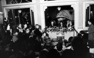 Elizabeth Taylor actress at a press conference at the London Palladium to publicise her Elizabeth Taylor actress at a press conference at the London Palladium to publicise her