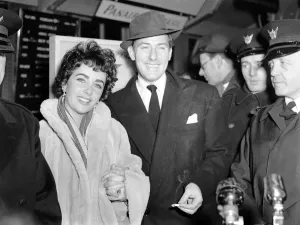 Elizabeth Taylor on arrival at the London Airport with Michael Wilding Elizabeth Taylor on arrival at the London Airport with Michael Wilding