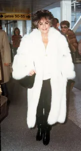 Elizabeth Taylor Feb 1985 wearing white Fur Coat At LAP fron LA Elizabeth Taylor Feb 1985 wearing white Fur Coat At LAP fron LA