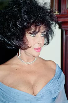 Images Dated 6th November 1991: Elizabeth Taylor at a gala dinner in aid of the AIDS Crisis Trust in Whitehall