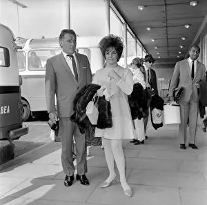 Elizabeth Taylor and Richard Burton at Heathrow Airport. April 1967 Elizabeth Taylor and Richard Burton at Heathrow Airport. April 1967