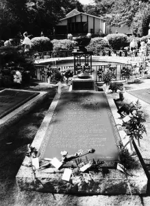 Elvis Presley The quiet resting place of the Presley family Elvis Presley The quiet resting place of the Presley family