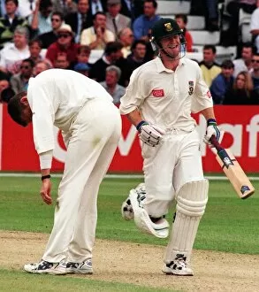 Images Dated 7th August 1998: Engand v South Africa Cricket 5th test Headingley aug 1998 Dominick Cork can not