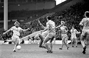 Images Dated 18th December 1982: English League Division One match at Maine Road Manchester City 1 v Brighton
