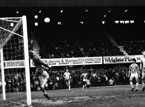 English League Division One match Stoke City 1 v Norwich City 0 January 1983 English League Division One match Stoke City 1 v Norwich City 0 January 1983