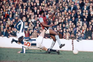 Mirror/0800to0899 00873/english league division match upton park Mirror/0800to0899 00873/english league division match upton park