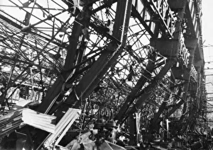 The enormous scale of the blast and pressure effect from the atomic bomb dropped The enormous scale of the blast and pressure effect from the atomic bomb dropped