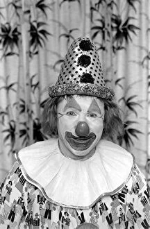 Images Dated 10th March 1981: Entertainment: Clowns Blowey the clown seen here putting on his make-up before a