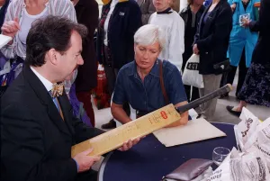 Eric Knowles Antiques Expert October 98 Looking at a cricket bat on The Antiques Eric Knowles Antiques Expert October 98 Looking at a cricket bat on The Antiques