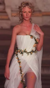 Esther Jong models in the Greek mythology collection by McQueen for the Givenchy Esther Jong models in the Greek mythology collection by McQueen for the Givenchy