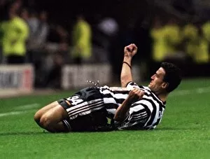 Images Dated 17th September 1998: European Cup Winners Cup First Round First Leg Newcastle United 2 v Partizan