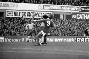 Everton 1 v. Arsenal 2. Division One Football. January 1981 MF01-06-053 Everton 1 v. Arsenal 2. Division One Football. January 1981 MF01-06-053