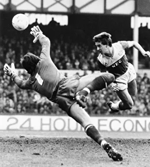 Everton footballer Kevin Sheedy on the ball during the English League Division One match Everton footballer Kevin Sheedy on the ball during the English League Division One match