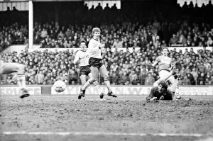 Images Dated 23rd March 1985: Everton v. Arsenal. March 1985 MF20-13-033 The final score was a two nil victory