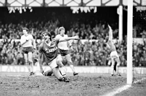 Images Dated 23rd March 1985: Everton v. Arsenal. March 1985 MF20-13-036 The final score was a two nil victory to