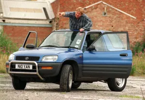 EWAN MACLEOD AUGUST 1997 TV PRESENTER WITH HIS RAV CAR EWAN MACLEOD AUGUST 1997 TV PRESENTER WITH HIS RAV CAR