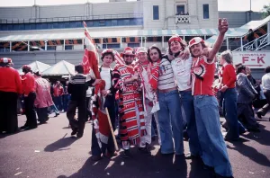 FA Cup Final 1977 Liverpool v Manchester United fans supporters scaves ahtts banners FA Cup Final 1977 Liverpool v Manchester United fans supporters scaves ahtts banners