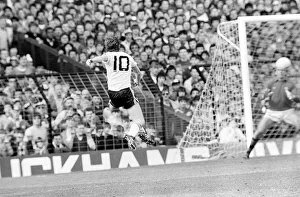 FA Cup Semi final Manchester United 2 v Arsenal 1 April 1983 Norman Whiteside scores FA Cup Semi final Manchester United 2 v Arsenal 1 April 1983 Norman Whiteside scores