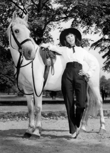 Fashion. Senora Down. Sunny seville? No. London's famous Rotten Row Fashion. Senora Down. Sunny seville? No. London's famous Rotten Row