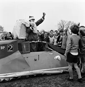 Images Dated 18th December 1970: Father Christmas arrives by hovercraft at Freegrounds Park Infant & Junior School