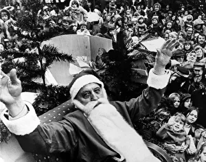 Father Christmas arrives in Swansea, welcomed by hundreds of city shoppers Father Christmas arrives in Swansea, welcomed by hundreds of city shoppers