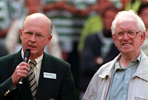 Images Dated 9th August 1998: Fergus McCann with Celtic fan Owen Nugent August 1998