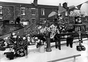 Images Dated 18th June 1980: Floral decoration on a barge at on the Leeds and Liverpool canal at Appley Bridge