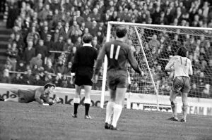 Images Dated 4th January 1975: Football: Chelsea F. C. vs. Sheffield Wed. F. C. January 1975 75-00060