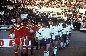 Images Dated 31st May 1977: Football England v Wales 1977 The Team lead out. Kevin Keegan (R