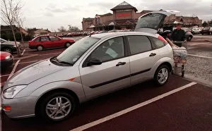 Ford Focus motor car silver alloy wheels November 1998 road record supplement five doors Ford Focus motor car silver alloy wheels November 1998 road record supplement five doors