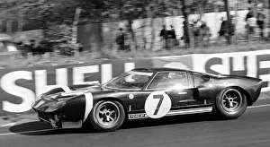 The Ford GT40 driven by Bob Bonduraint and Umberto Maglioli during the Le Mans 24 hour The Ford GT40 driven by Bob Bonduraint and Umberto Maglioli during the Le Mans 24 hour