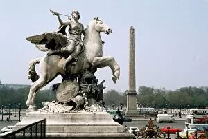 Images Dated 1st May 1978: France Paris - Statue at Palace de Concorde