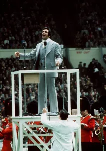 Frankie Vaughan leading singing FA Cup final 1973 football Leeds v Sunderland Frankie Vaughan leading singing FA Cup final 1973 football Leeds v Sunderland