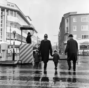 The friendly Police of Hull, East Yorkshire, help twins Margaret and Heather Kelly The friendly Police of Hull, East Yorkshire, help twins Margaret and Heather Kelly