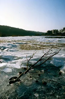 The frozen River Tyne at Prudhoe, Northumberland. January 1993 The frozen River Tyne at Prudhoe, Northumberland. January 1993