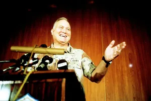 General Norman Schwarzkopf talking to his men during the Gulf crisis August 1990 General Norman Schwarzkopf talking to his men during the Gulf crisis August 1990