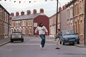 Images Dated 1st September 1990: GEORGE BEST GOES HOME. SEPT 90-7985 www. expresspictures